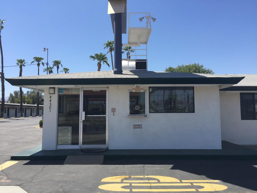 Indio Holiday Motel ภายนอก รูปภาพ