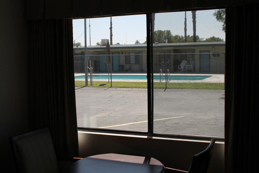 Indio Holiday Motel ภายนอก รูปภาพ