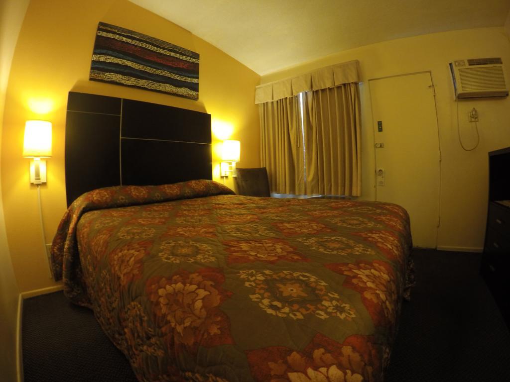 Indio Holiday Motel ภายนอก รูปภาพ