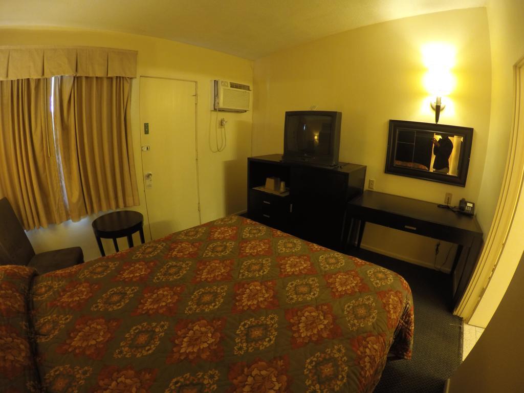 Indio Holiday Motel ภายนอก รูปภาพ