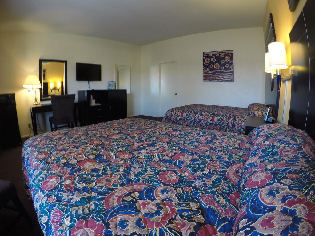 Indio Holiday Motel ภายนอก รูปภาพ