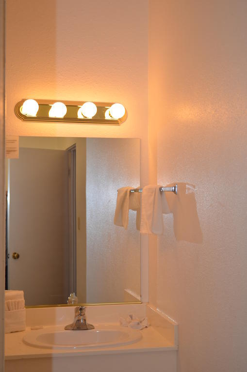 Indio Holiday Motel ภายนอก รูปภาพ