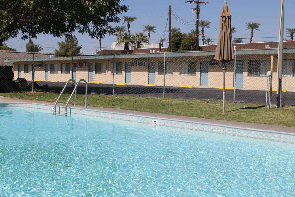 Indio Holiday Motel ภายนอก รูปภาพ