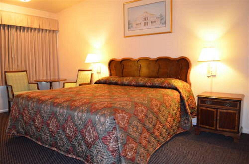 Indio Holiday Motel ภายนอก รูปภาพ