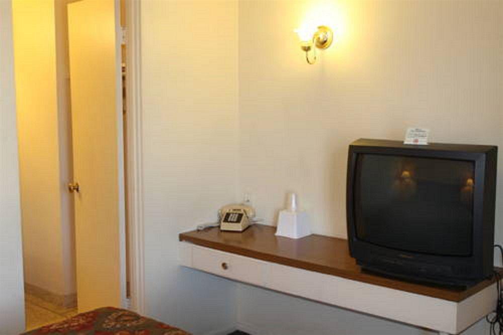 Indio Holiday Motel ภายนอก รูปภาพ