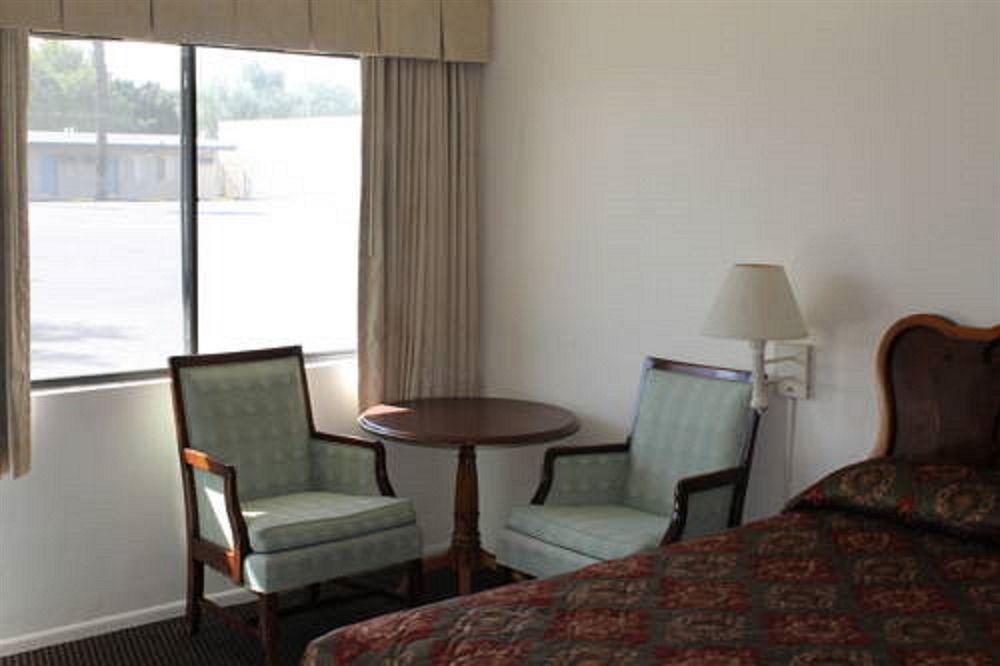 Indio Holiday Motel ภายนอก รูปภาพ