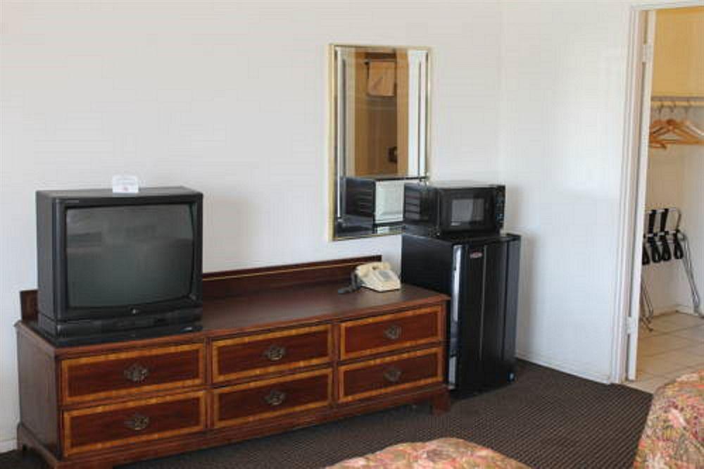 Indio Holiday Motel ภายนอก รูปภาพ