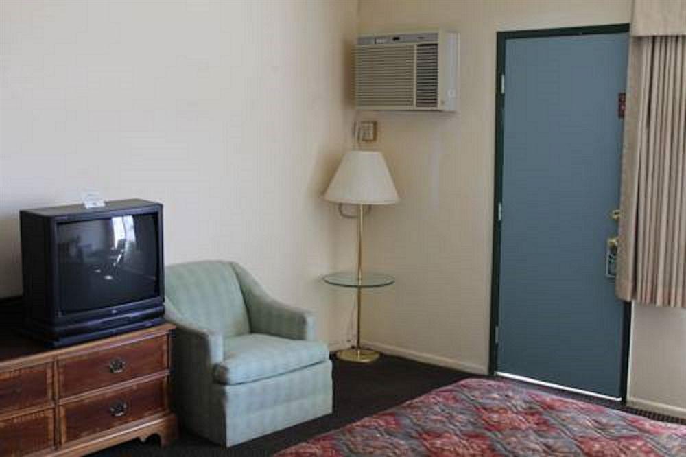 Indio Holiday Motel ภายนอก รูปภาพ