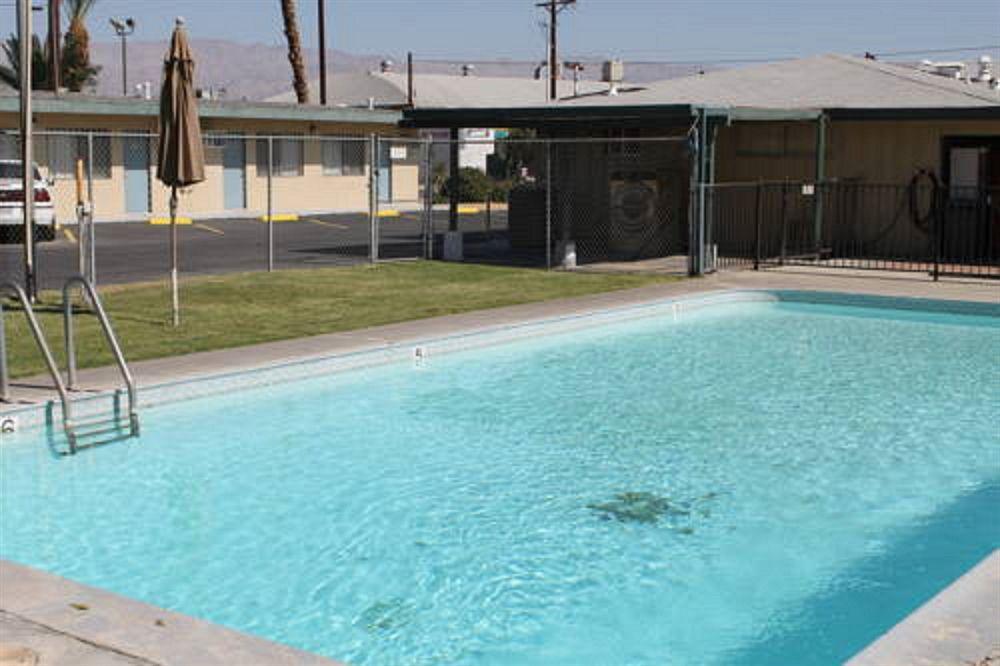 Indio Holiday Motel ภายนอก รูปภาพ